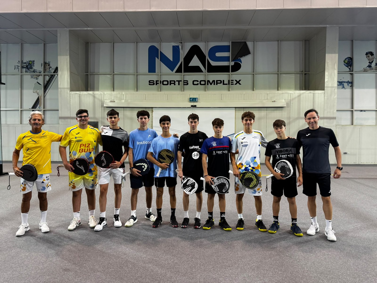 Promesas del pádel canario se entrenan en Dubái con la selección junior de Emiratos